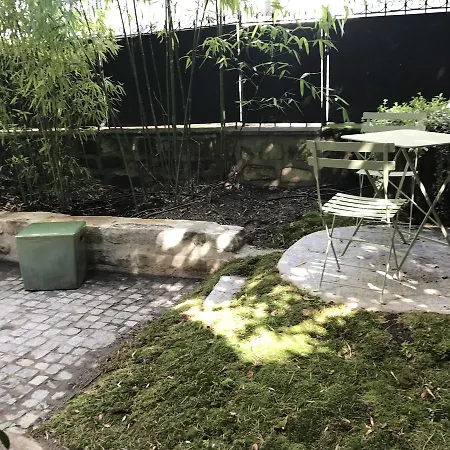 Maison Lepic Montmartre 3* Paris