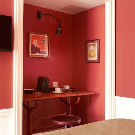 Отель Maison Lepic Montmartre 3*