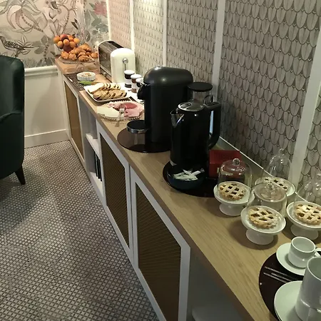 Отель Maison Lepic Montmartre Сент-Уан