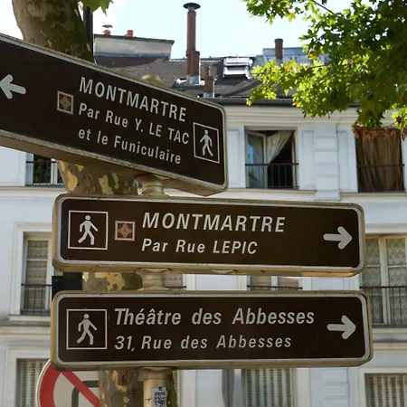 Отель Maison Lepic Montmartre 3*