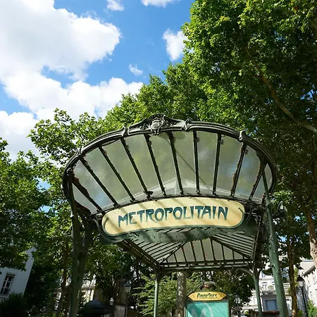 Maison Lepic Montmartre Paříž