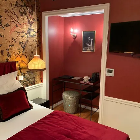 Отель Maison Lepic Montmartre 3*