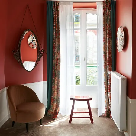 Maison Lepic Montmartre Hotel