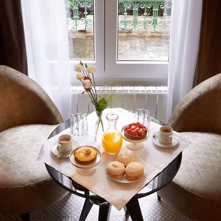 Maison Lepic Montmartre 3* 생투앙